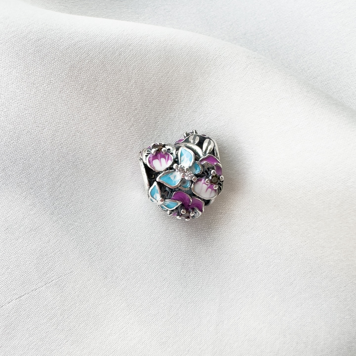 Srce u bojama ljubavi privezak