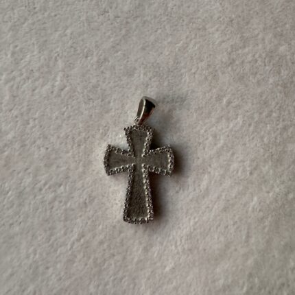 Srebrni privezak krst